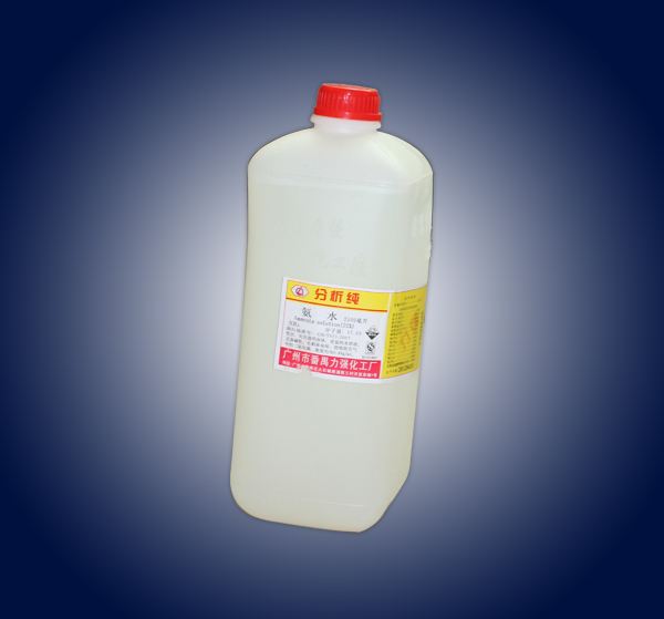 无色透明且具有刺激性气味